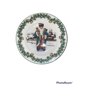 Spode Santa’s around the world salad plate